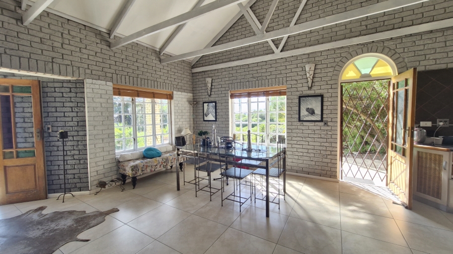5 Bedroom Property for Sale in Middedorp Western Cape